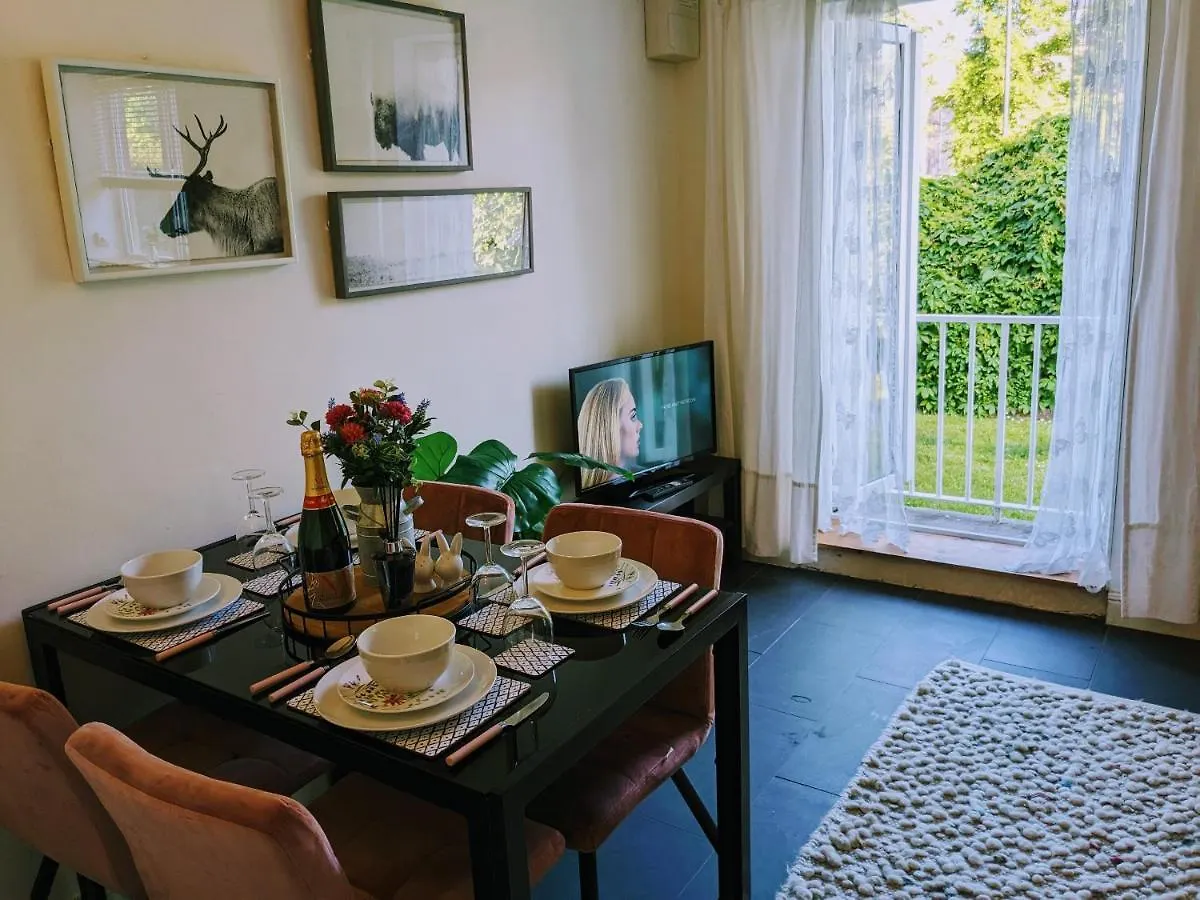 דירות Bath Retreat, Free Private Parking, Sleeps Up To 4 בריטניה