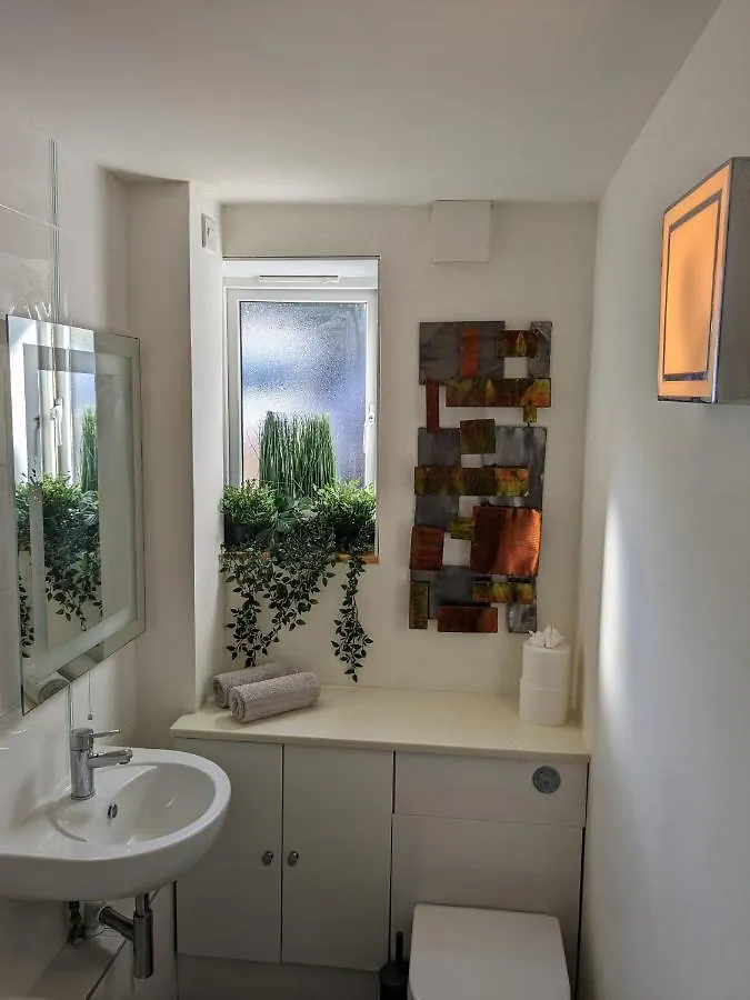 דירות Bath Retreat, Free Private Parking, Sleeps Up To 4