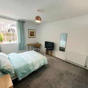 Granite Getaways - The Terrace Below , Aberdeen United Kingdom