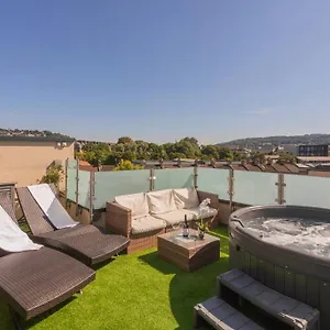 Apartment Luxury Penthouse With Hot Tub, Bath